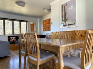 Posezení v ubytování Cape Cod Chalet, alpine-getaways