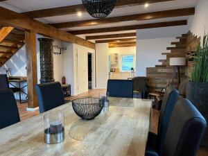 a dining room with a wooden table and chairs at StrandBerg's Onkel Tommys Hütte in Braunlage