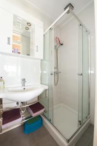 a bathroom with a sink and a shower at Hakuna Matata Holidays Agalia with airco & pool in Greek Olive Grove in Methoni