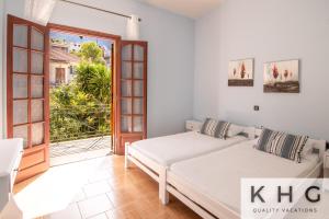 Postel nebo postele na pokoji v ubytování Dennis Grand view apartment in Vlachata village! Wide angle views!