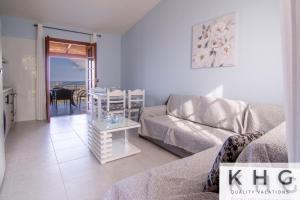 Posezení v ubytování Dennis Grand view apartment in Vlachata village! Wide angle views! + 13 fotografií