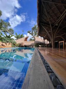 Bazén v ubytování La Colonial Resort nebo v jeho okolí