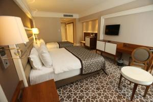 TV a/nebo společenská místnost v ubytování ALUSSO THERMAL HOTEL SPA