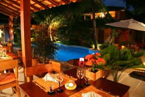 A piscina localizada em Hotel Pousada Coqueiros ou nos arredores