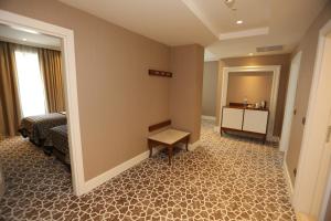 Postel nebo postele na pokoji v ubytování ALUSSO THERMAL HOTEL SPA