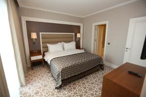 Postel nebo postele na pokoji v ubytování ALUSSO THERMAL HOTEL SPA