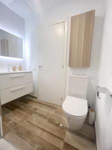 Et badeværelse på Spacious Apartment in Las Palmas 80 m² with Air Conditioning