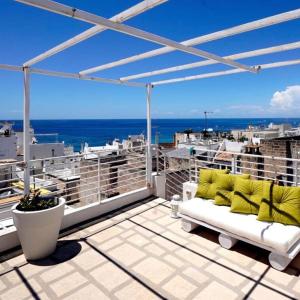 a balcony with a couch and a view of the ocean at Elamar Rooms & Apartment in Gallipoli
