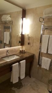 Koupelna v ubytování ALUSSO THERMAL HOTEL SPA