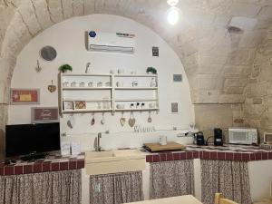a kitchen with a sink and a counter with an archway at Dimora martina in Loseto
