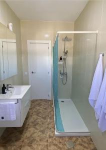 a bathroom with a shower and a sink at Casa con piscina, Villa Alarilla in Fuentidueña de Tajo