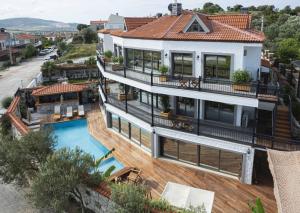 an aerial view of a house with a swimming pool at Lunas Alaçatı in Alaçatı