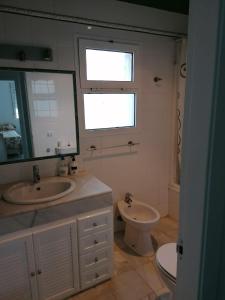 Koupelna v ubytování Casa con piscina privada + 12 fotografií