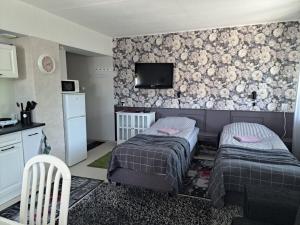 Postel nebo postele na pokoji v ubytování Kullerkupu Hostel