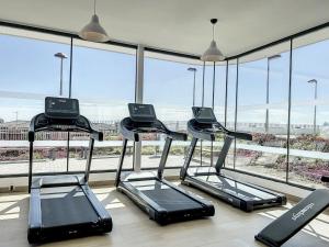 Fitness centrum a/nebo fitness zařízení v ubytování Via Celere 2405 Beautiful apartment with seaview