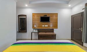 TV o dispositivi per l'intrattenimento presso Itsy Hotels Peak View, 300 Mts From Mall Road