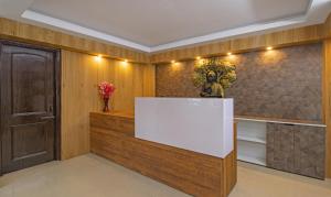 Hall o reception di Itsy Hotels Peak View, 300 Mts From Mall Road