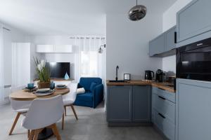 O bucătărie sau chicinetă la Apartament Blue by Major Domus Club