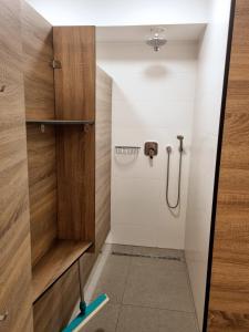 Koupelna v ubytování Kamp Savinja, glamping hišica