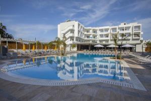 Bazén v ubytování Mayfair Hotel nebo v jeho okolí