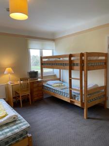 a room with two bunk beds and a desk at Hilda Villa in Viljandi