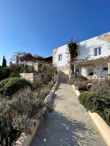 a path in front of a white house at Stone Villa Mina in Angairiá