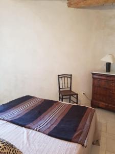 En eller flere senger på et rom på Charming home in Provence - 6 pers.