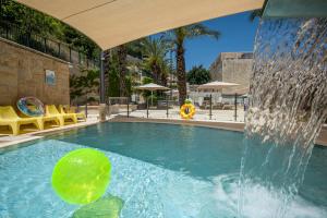 Piscina di Hotel Yehuda o nelle vicinanze