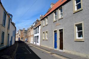 an empty street in an alley with buildings at James Haven- coastal townhouse East Neuk in Anstruther