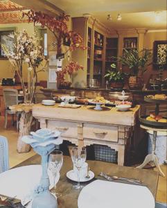 a kitchen with a table with wine glasses on it at B&B Silentium in Tielt