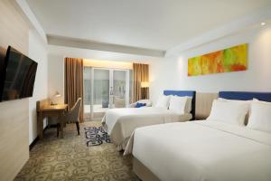 Postel nebo postele na pokoji v ubytování Four Points by Sheraton Makassar