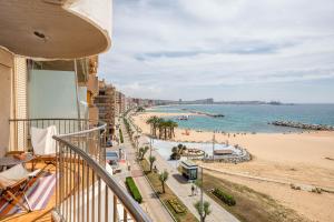 a balcony with a view of a beach and the ocean at Flateli Sant Antoni 6 in Calonge