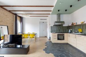 Kuchyň nebo kuchyňský kout v ubytování SB2 - Apartamento moderno 2 dormitorios, 4º sin ascensor, muy céntrico