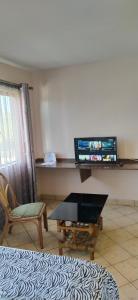 TV a/nebo společenská místnost v ubytování Plus254 Hotel