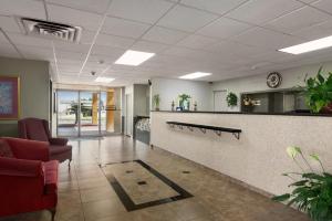 The lobby or reception area at Howard Johnson by Wyndham Winter Haven FL
