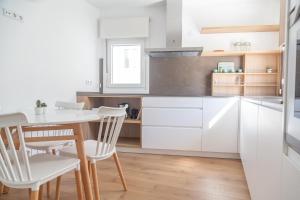 Kuchyň nebo kuchyňský kout v ubytování El Retiro de San Francisco - Piso de diseño - VUT-3615-AS + 9 fotografií
