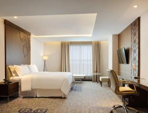 TV a/nebo společenská místnost v ubytování Four Points by Sheraton Makassar