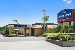 a front view of a hampton inn and motel at Howard Johnson by Wyndham Winter Haven FL in Winter Haven