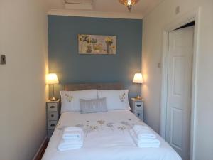 Ліжко або ліжка в номері Charming 4-Bed Victorian House in Retford
