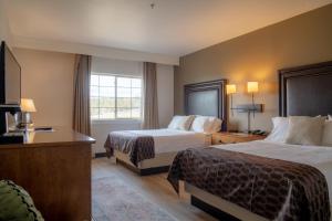 a hotel room with two beds and a desk at Running Y Ranch Golf & Spa Resort in Klamath Falls