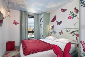 a bedroom with a bed with butterfly wall decals at Vice Versa in Paris