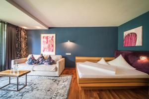 A bed or beds in a room at Hotel Krallerhof