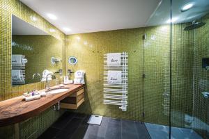 A bathroom at Hotel Krallerhof