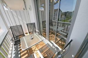 a balcony with a table and chairs on a porch at Villa Annika - Whg 06 in Ostseebad Sellin