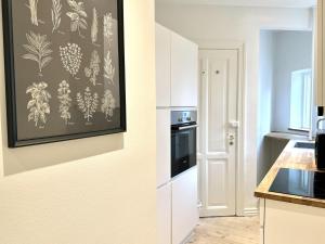 Cuisine ou kitchenette dans l'établissement Perfect Apartment For Travelers On A Budget - But Still Wants Quality