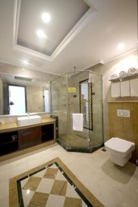 a bathroom with a shower and a toilet and a sink at PingTan YuCheng Seaview Blue Smart Hotel in Pingtan