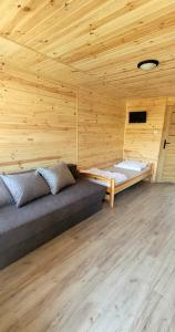 a room with two beds in a wooden cabin at Domki Przy Lesie in Stegna