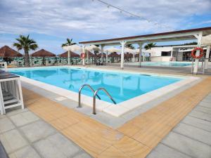a pool at a resort with umbrellas at Casetta Lungomare in Pescara