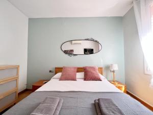Postel nebo postele na pokoji v ubytování Gracia Village Barcelona
