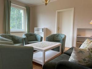 a living room with two chairs and a table at Landgut in Vetschau